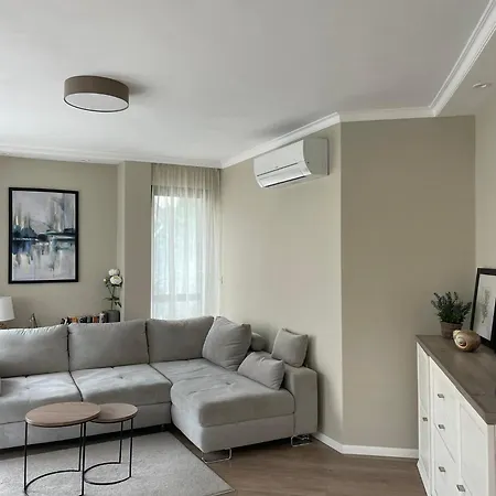 Center Apartment *